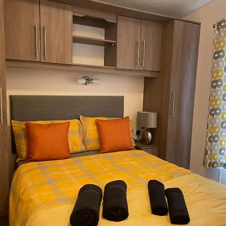 Vala Vista - Holiday Home On The Beach Jaywick Sands Exterior photo