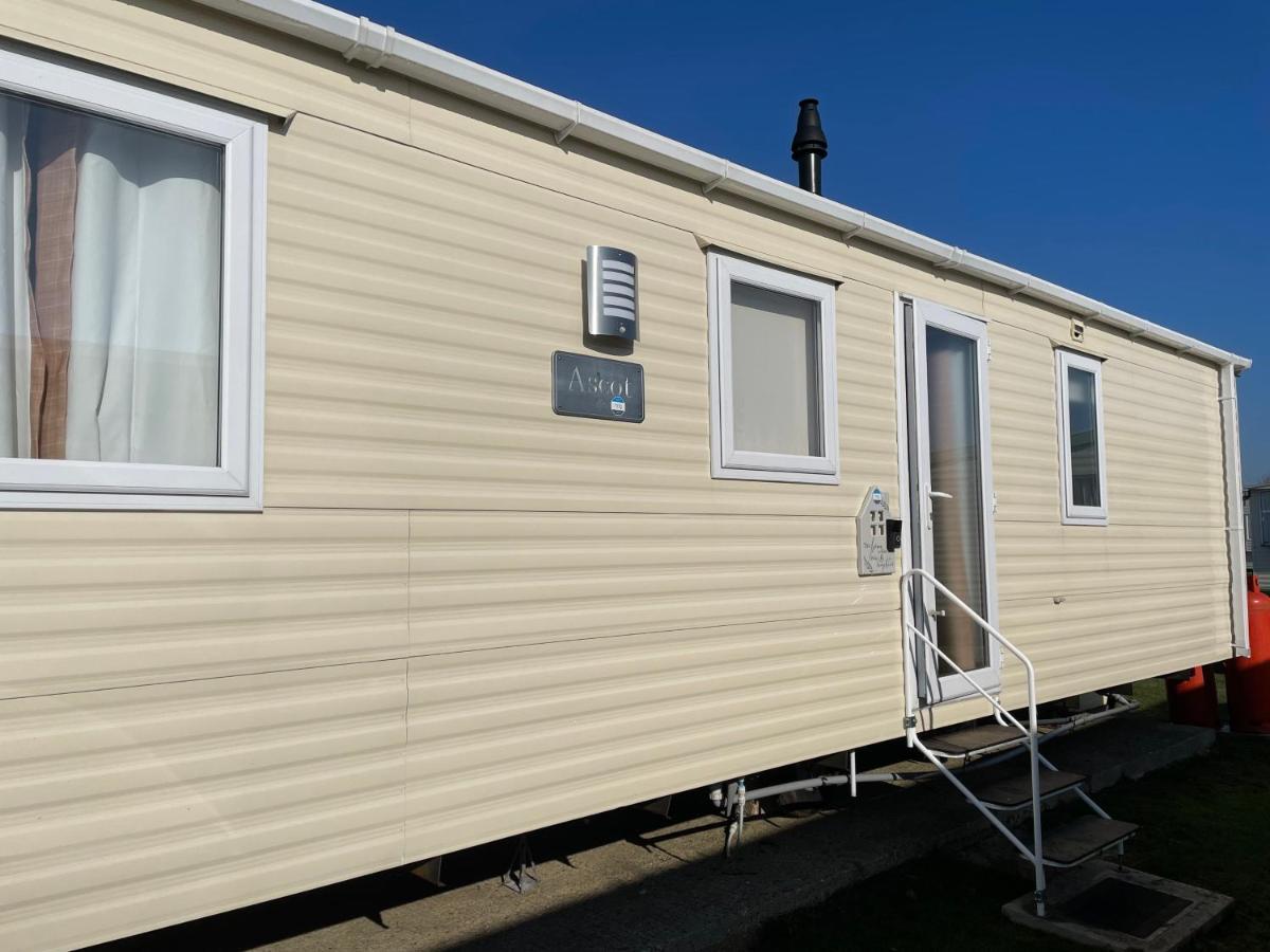 Vala Vista - On The Jaywick Sands