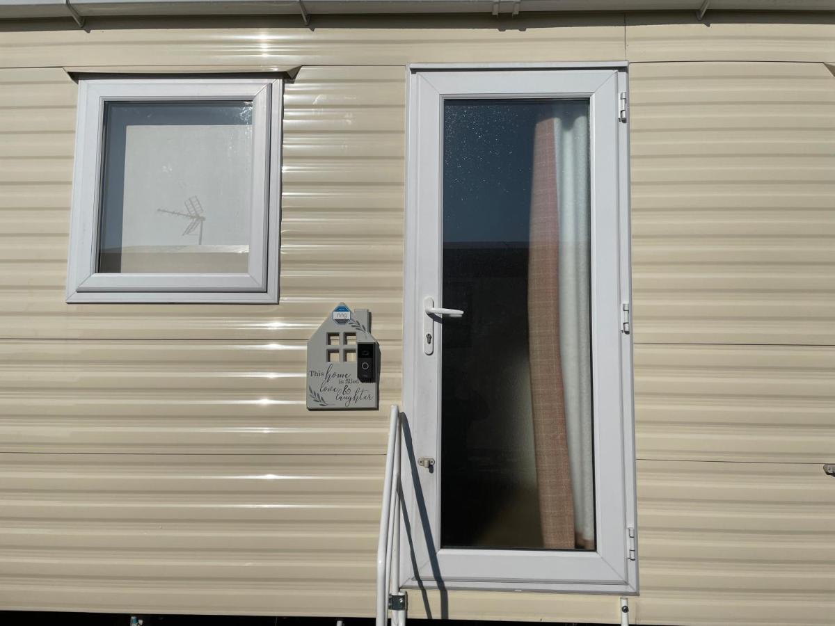 Vala Vista - On The Jaywick Sands