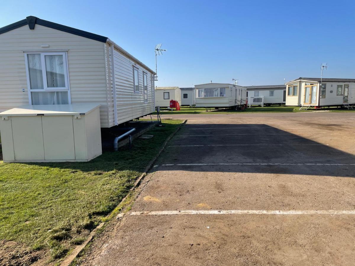 Vala Vista - On The * Jaywick Sands