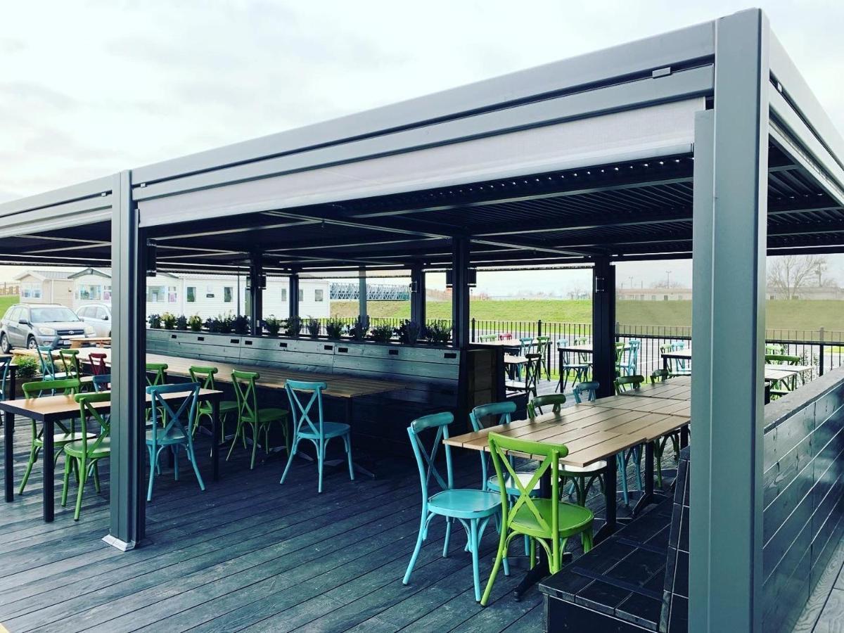 Vala Vista - On The * Jaywick Sands